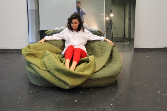 Sofa that literally surrounds you   DesignRulz.com