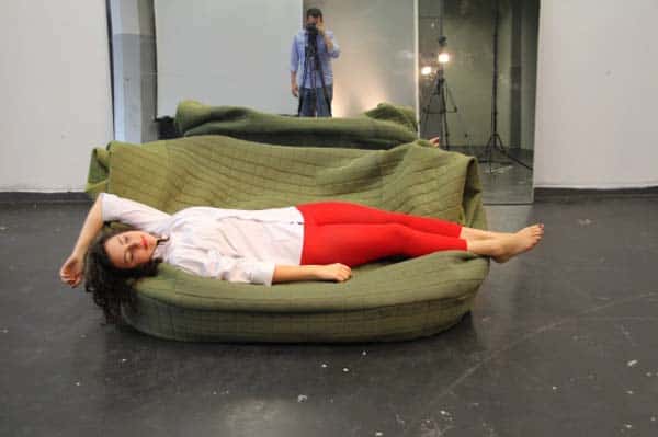 Sofa that literally surrounds you   DesignRulz.com
