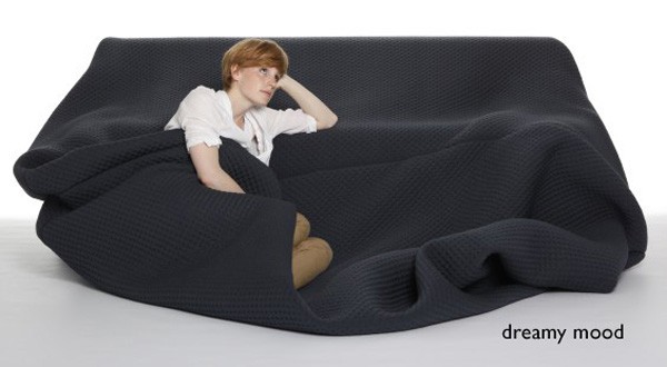 Sofa that literally surrounds you   DesignRulz.com
