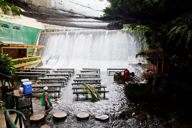 Villa Escudero with the Waterfalls Restaurant DesignRulz.com Villa Escudero with the Waterfalls Restaurant DesignRulz.com